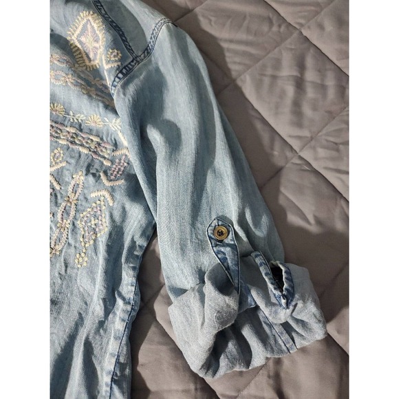 Kayla Seo Button Down Embroidered Chambray Light Wash Blue XS 3/4 Tab Sleeves - Picture 12 of 15
